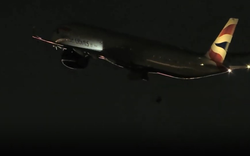 video:-plane-loses-tire-after-takeoff-from-las-vegas-airport