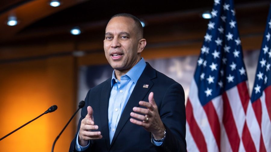 jeffries-threatens-quick-noem-impeachment-push,-says-stephen-miller-also-‘needs-to-go’
