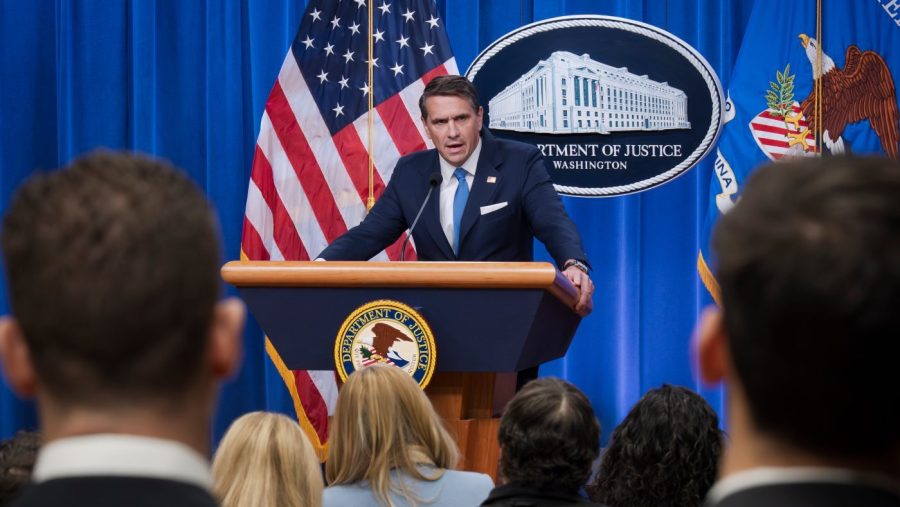 doj-opens-federal-civil-rights-probe-into-the-death-of-alex-pretti,-but-holds-back-on-renee-good