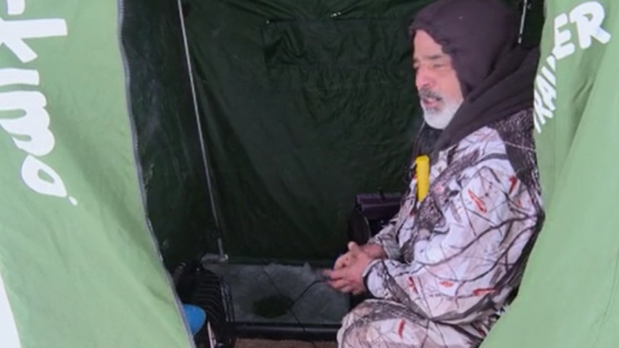 ice-fishers-camp-out-for-weekend-at-mosquito-lake