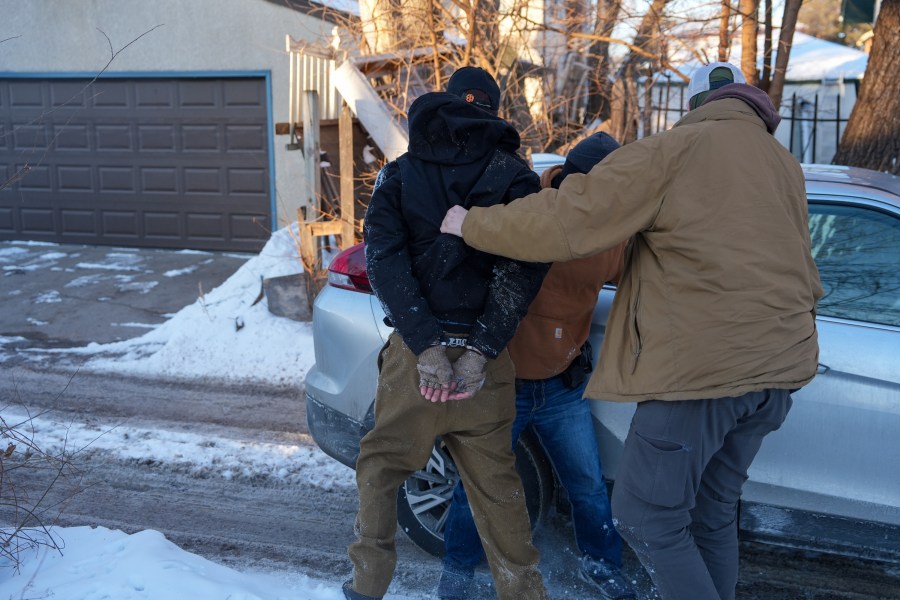 immigration-agents-draw-guns-and-arrest-activists-following-them-in-minneapolis