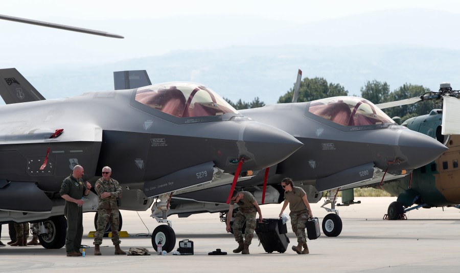 f-35s-caught-in-trade-crossfire-between-us-and-canada