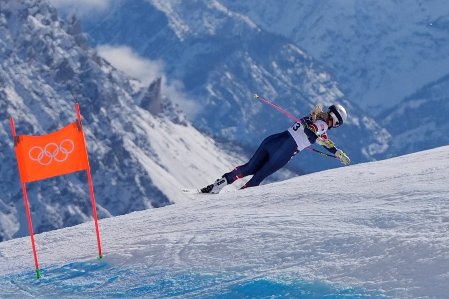 lindsey-vonn-breaks-leg-in-downhill-crash-at-winter-olympics,-in-stable-condition-at-hospital