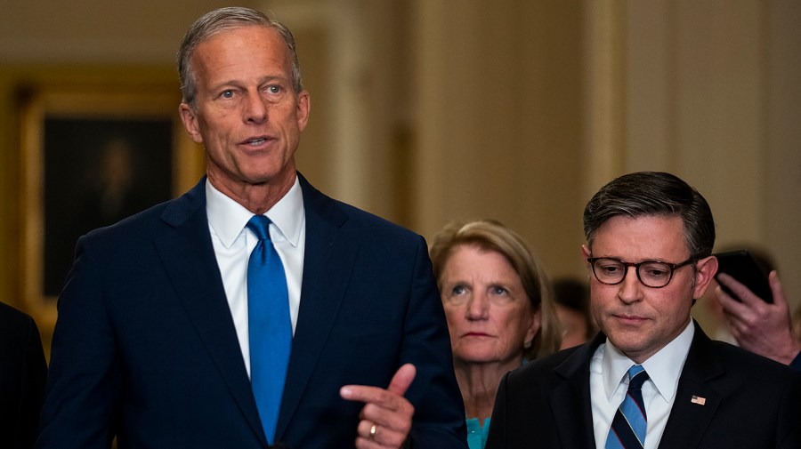 senators-far-apart-on-dhs-deal-as-talks-stall-with-deadline-looming