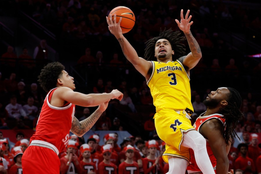 no.-2-michigan-routs-rival-ohio-state-82-61