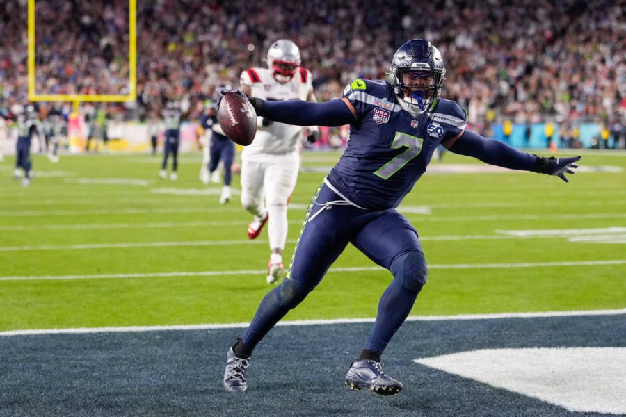 seahawks-ride-‘dark-side’-defense-to-super-bowl-title,-pounding-the-patriots-29-13
