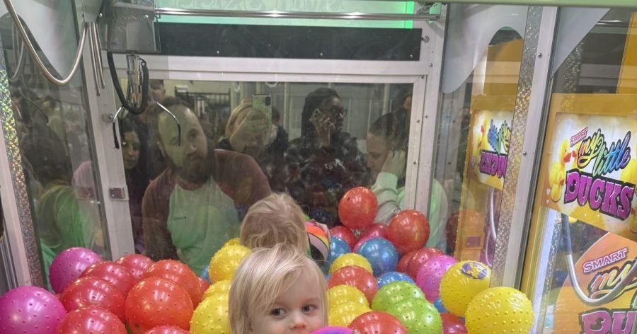 watch:-toddler-climbs-into-claw-machine