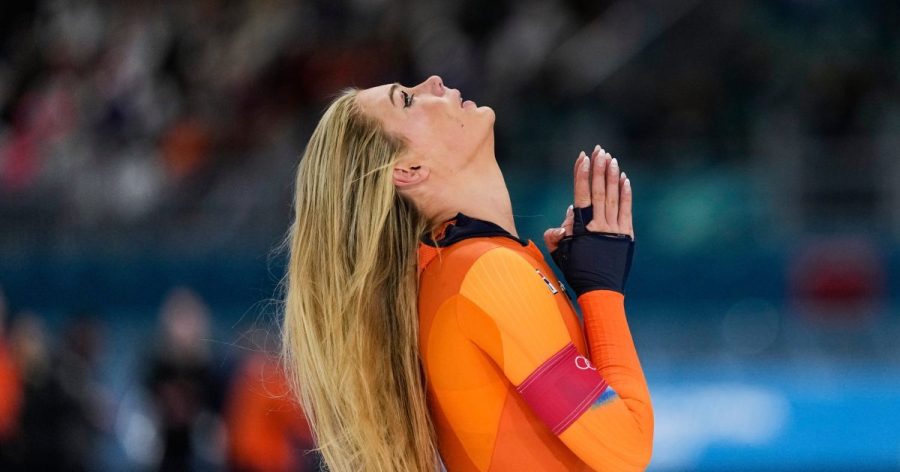speedskater-jutta-leerdam-wins-women’s-1,000m-olympic-gold-with-fiance-jake-paul-in-the-stands