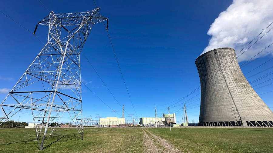 trump-seeks-to-loosen-environmental-regulations-to-‘unleash’-nuclear-energy