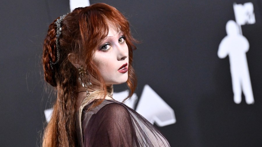 singer-chappell-roan-leaves-agency-after-ceo-mentioned-in-epstein-files