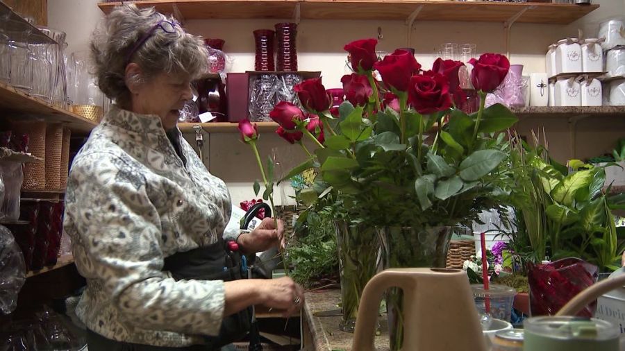 local-retailers-see-pattern-in-valentine’s-day-gifters