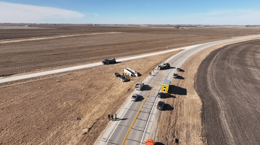 1-dead,-multiple-injured-after-bus-carrying-college-baseball-team-crashes-in-iowa