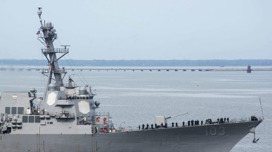 us-navy-ships-collide-during-refueling,-2-personnel-injured