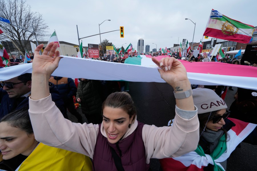 crown-prince-urges-the-world-to-stand-with-the-people-of-iran-as-250,000-rally-in-munich