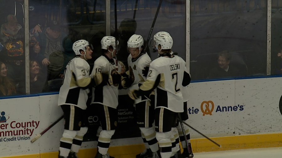 lumberjacks-hold-off-first-place-phantoms