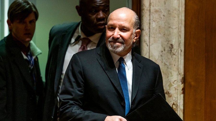 gop-senators-view-lutnick’s-contacts-with-epstein-as-political-liability