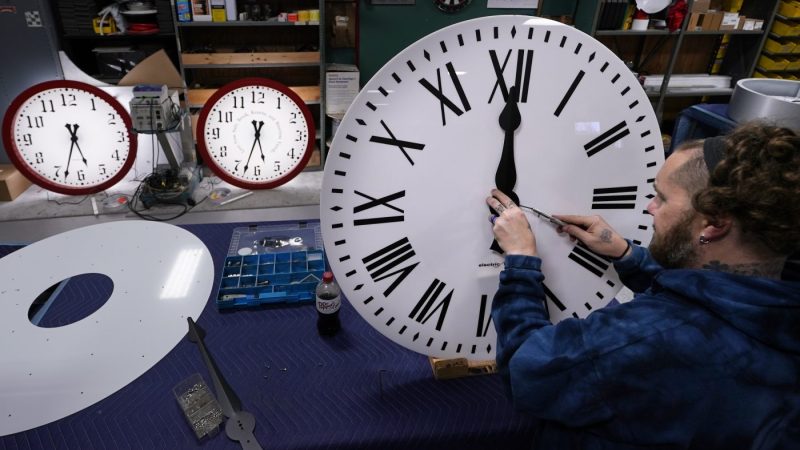what-if-our-clocks-didn’t-‘spring-forward’-when-daylight-saving-time-starts?