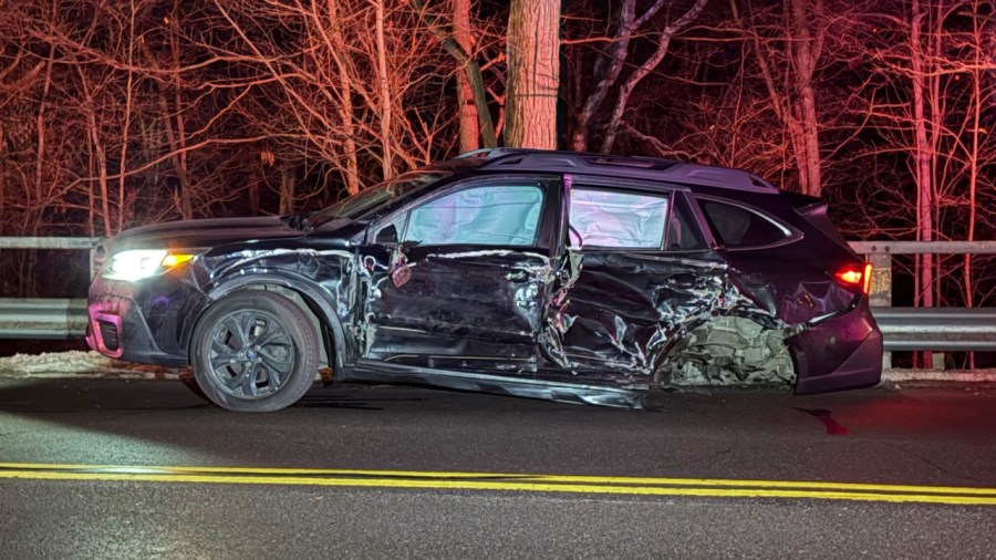 two-car-crash-results-in-both-cars-being-totaled