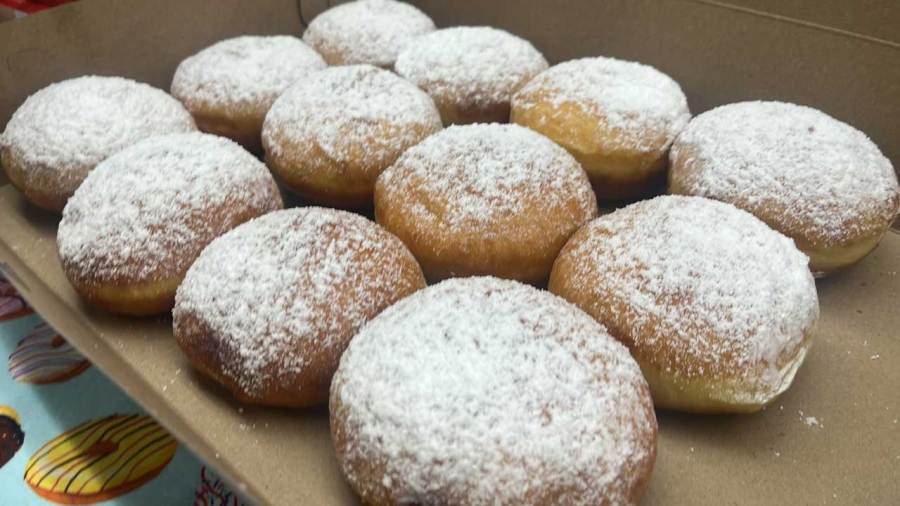 local-bakery-serves-paczki-for-fat-tuesday