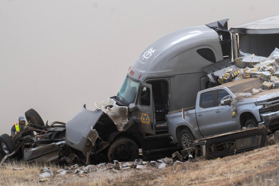 4-dead-in-crashes-involving-over-30-vehicles-in-‘brown-out’-conditions-on-colorado-interstate