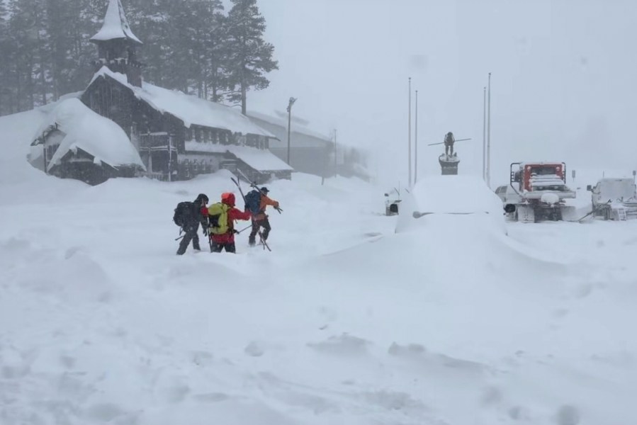 rescuers-race-to-save-6-skiers-trapped-by-california-avalanche-that’s-left-10-more-missing