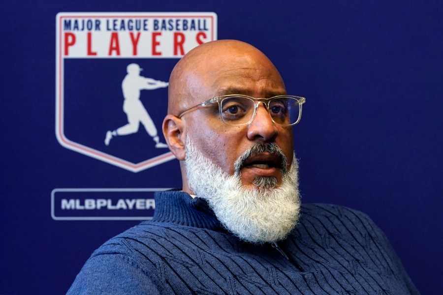 tony-clark-resigns-as-mlb-players’-union-head-as-possible-cap-fight-looms