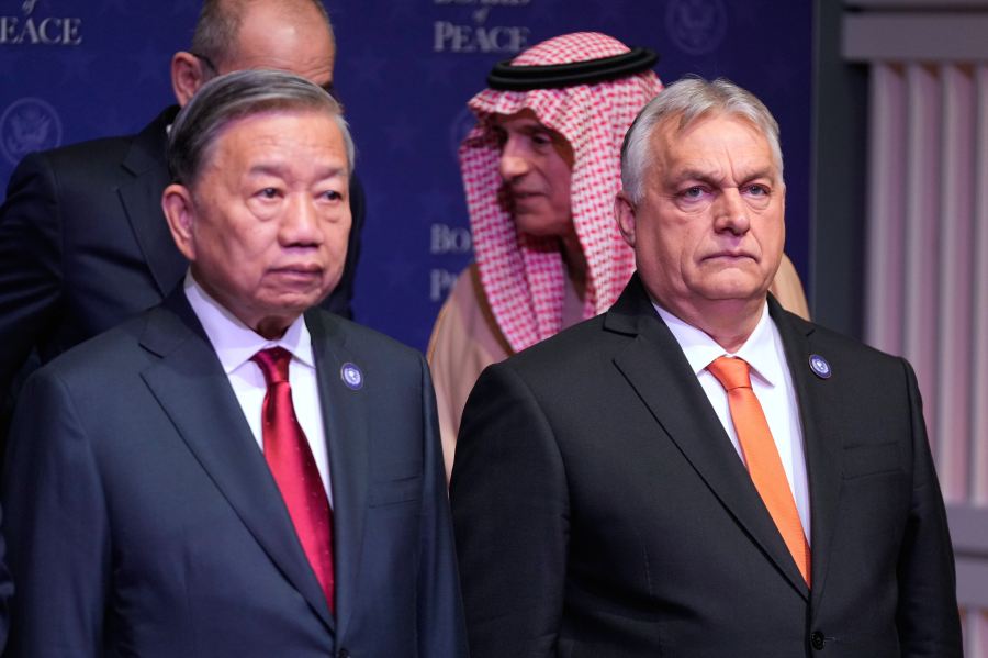 indonesia’s-president-reaches-a-trade-deal-with-us-while-in-washington-for-trump’s-board-of-peace