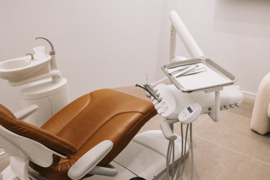 texas-dentist-accused-of-operating-on-8-year-old-patient-while-intoxicated:-report