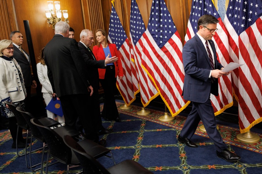 supreme-court-ruling-offers-little-relief-for-republicans-divided-on-trump’s-tariffs