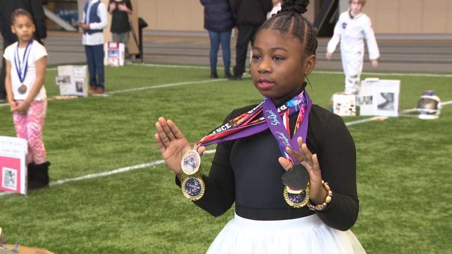 warren-students-bring-history-to-life-with-live-wax-museum