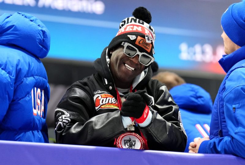 flavor-flav-invites-usa-women’s-hockey-team-to-celebrate-in-las-vegas