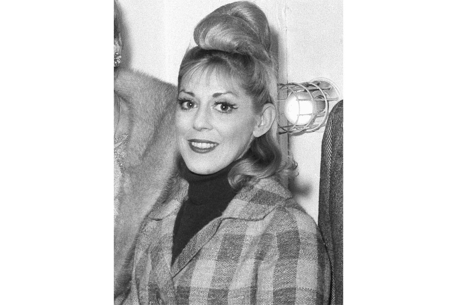 sondra-lee,-a-veteran-broadway-dancer-with-roles-in-‘peter-pan’-and-‘hello-dolly!’-dies-at-97