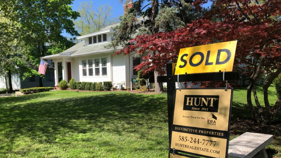 mortgage-rates-fall-below-6-percent-for-first-time-in-over-3-years