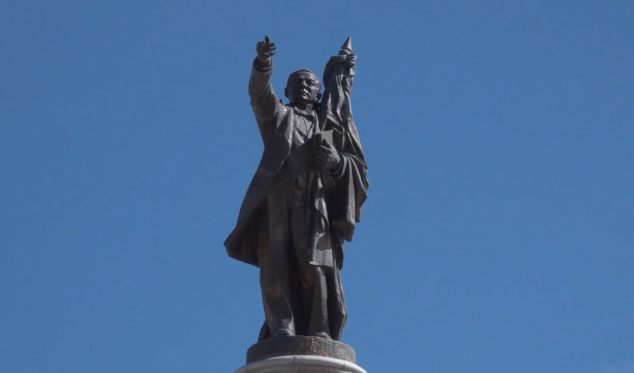 juarez-lights-up-iconic-monument-to-president-who-fought-off-french-invasion