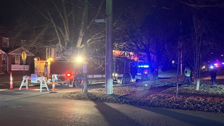 homes-on-south-side-evacuated-amid-gas-issue,-police-presence-shuts-down-road