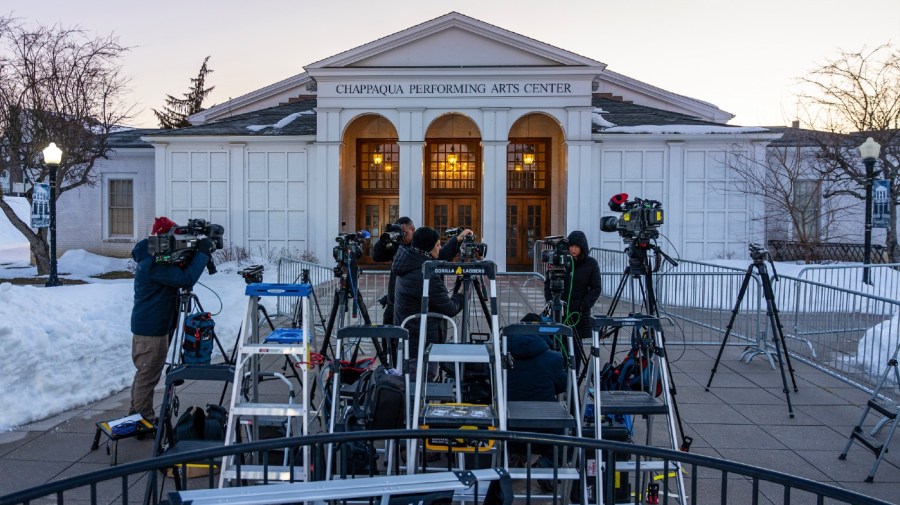 ‘i-did-nothing-wrong’:-bill-clinton-denies-knowledge-of-epstein-abuse-in-deposition