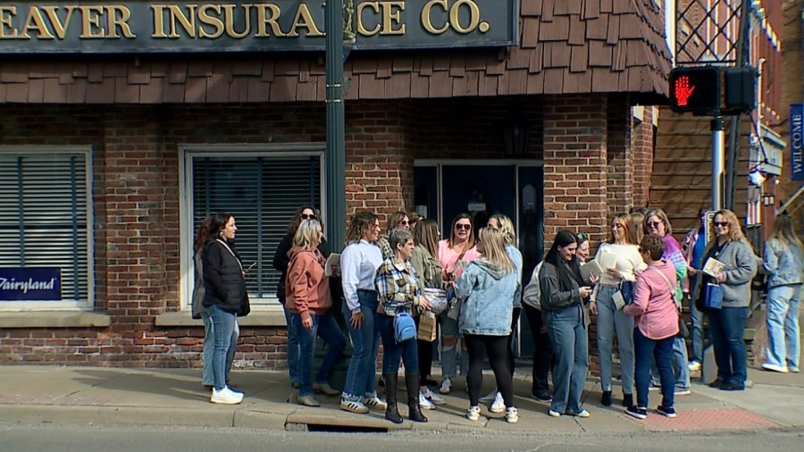 wine-tasting-event-brings-people-to-downtown-lisbon