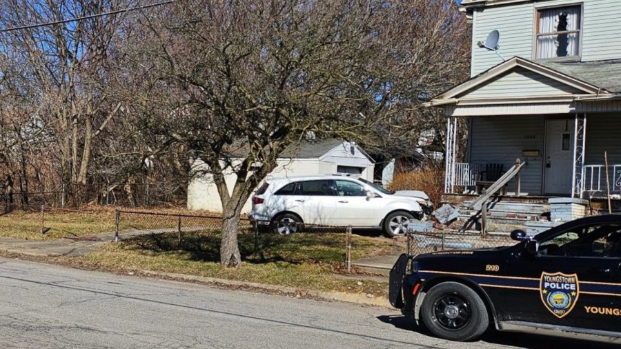 car-crashes-into-house-in-youngstown