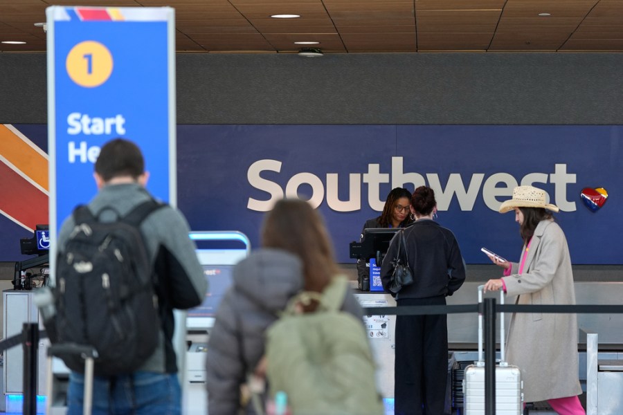 southwest-airlines-‘refining’-new-seating-process-amid-complaints-over-boarding,-bin-space