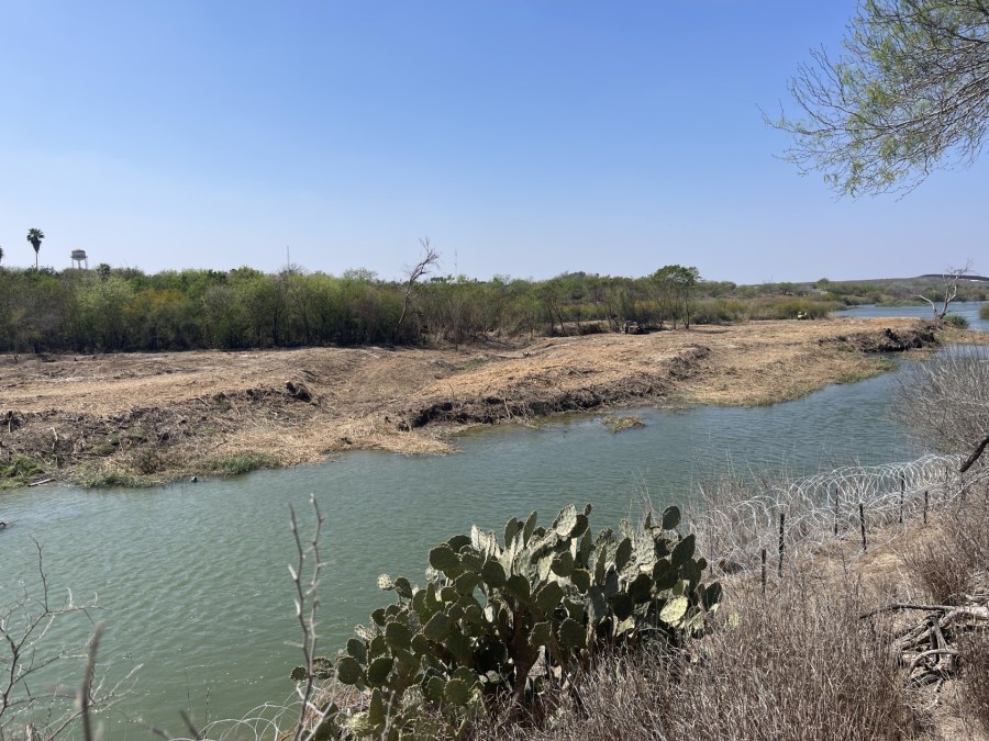 crews-wiping-out-‘sacred’-island-in-middle-of-rio-grande,-locals-say