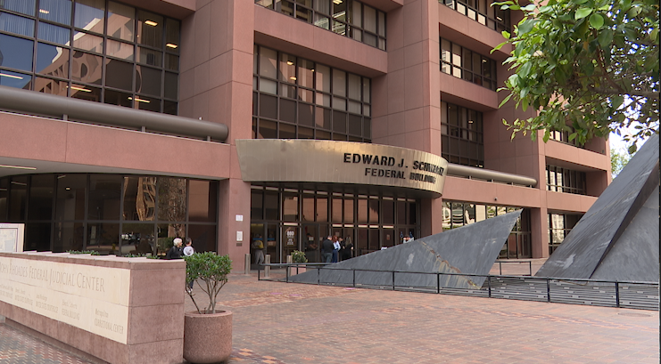 court-observers,-volunteers-cited-for-‘loitering’-outside-immigration-hearings