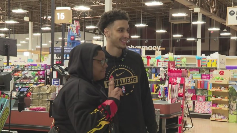 watch:-cavs-surprise-fans,-buying-their-groceries