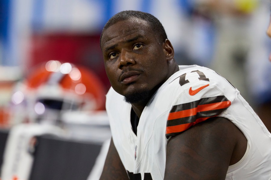 browns-officially-release-two-veteran-offensive-linemen