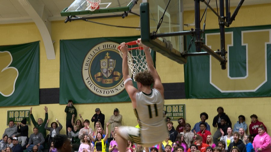 ursuline-cruises-to-district-championship-game