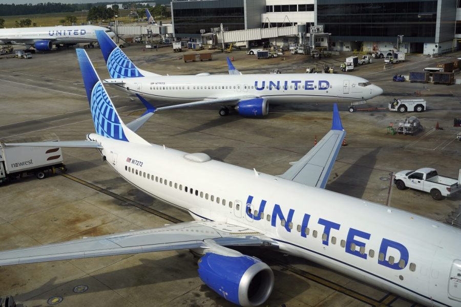 united-airlines-introduces-new-rule-for-passengers-listening-to-music,-videos