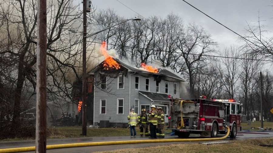 crews-fight-fire-at-house-in-lawrence-county