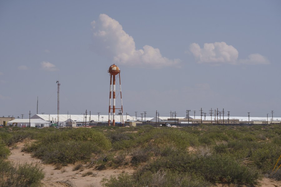 escobar:-ice-sending-sick-migrants-to-el-paso-hospitals-for-quarantine