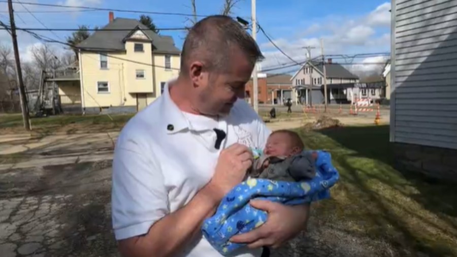 dispatcher-meets-family-after-helping-deliver-baby-boy-via-phone