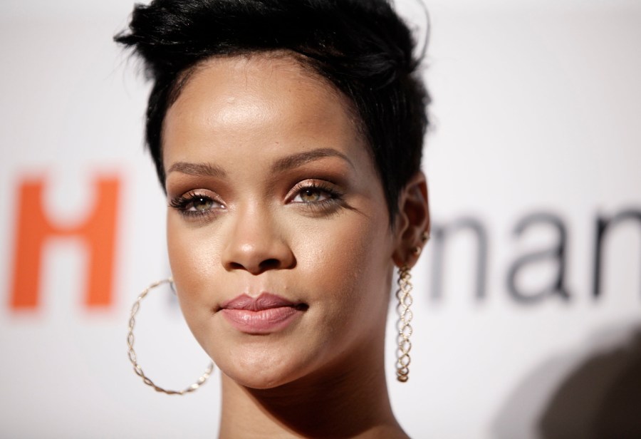 rihanna’s-la.-home-struck-by-gunfire-while-pop-star-reportedly-inside