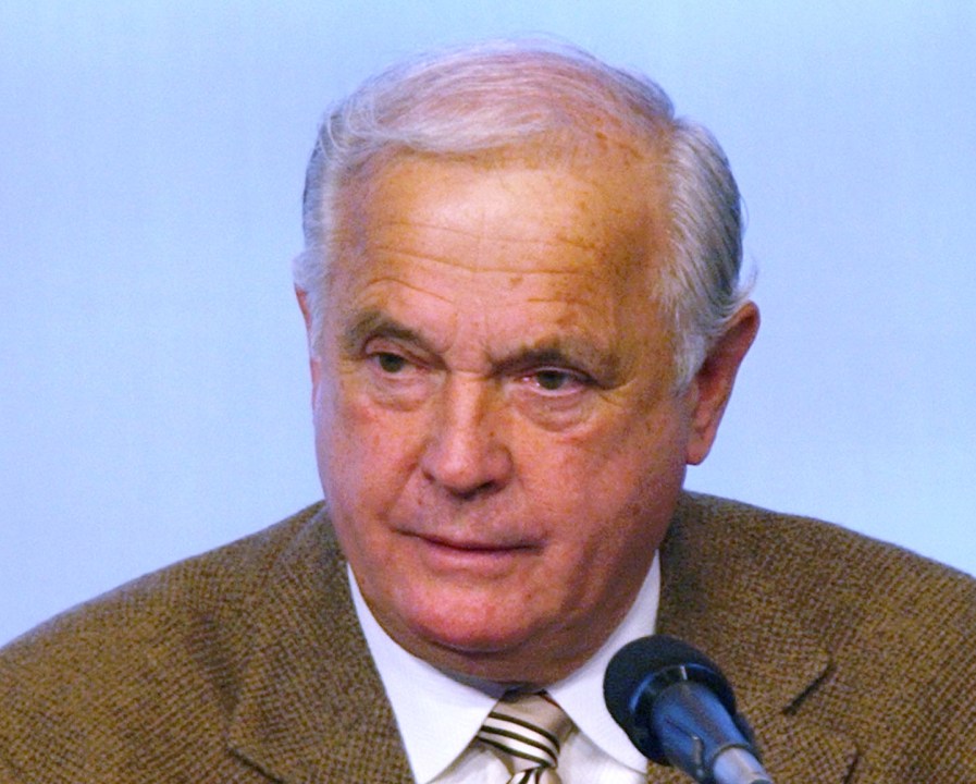 alexander-butterfield,-the-nixon-aide-who-disclosed-watergate-tapes,-dies-at-99